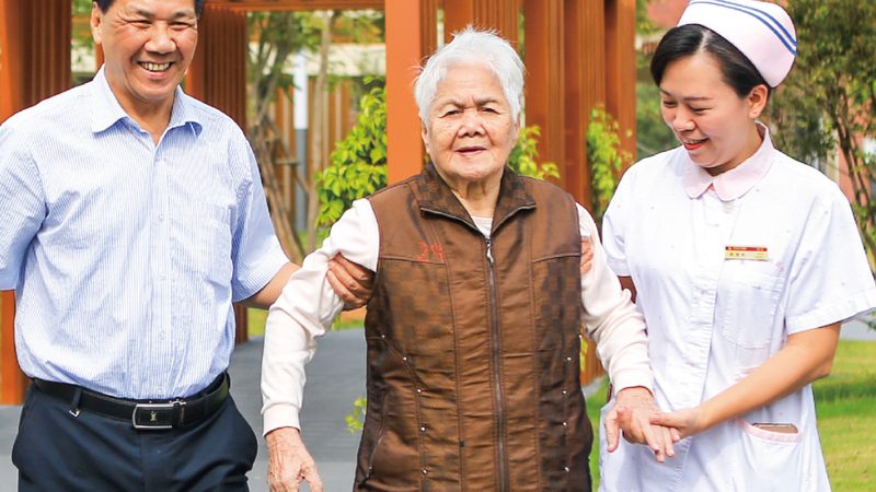 高端养老社区：揭秘其优缺点，助您明智选择