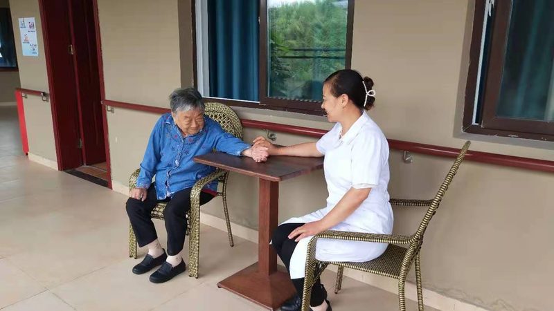 上海瘫痪老人陪护，这些步骤不可忽视**