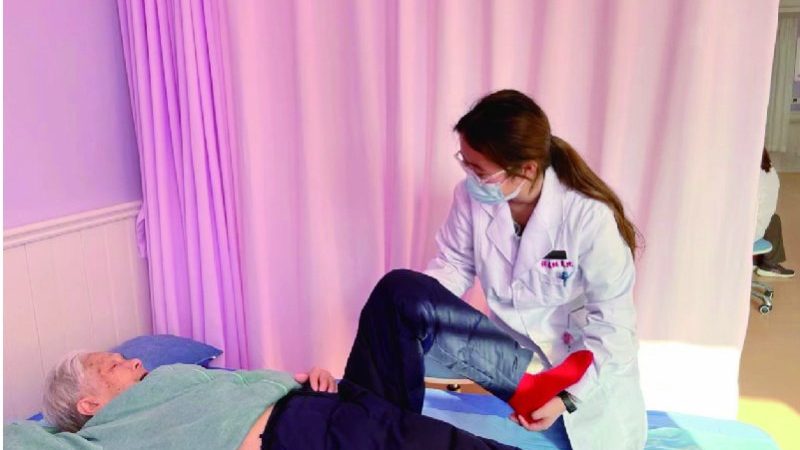 养老院护工一天工作安排揭秘：细致入微的照护流程